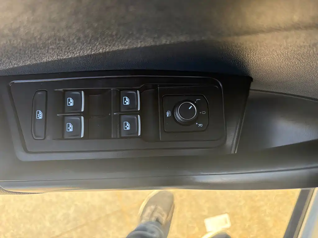 VOLKSWAGEN T ROC EXPLORING SONGS