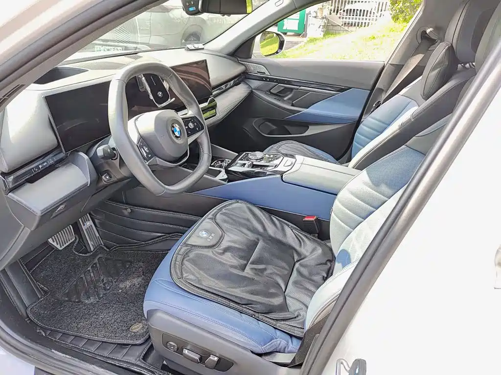 BMW 5 Series — миниатюра 7