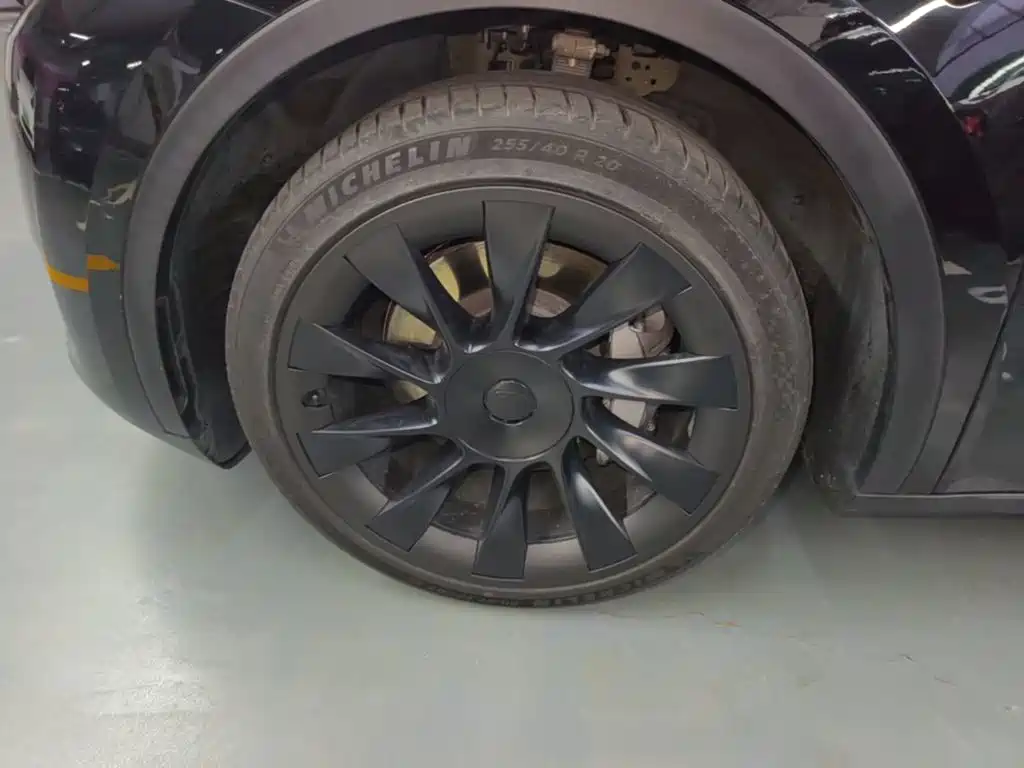 Tesla Model Y — миниатюра 23