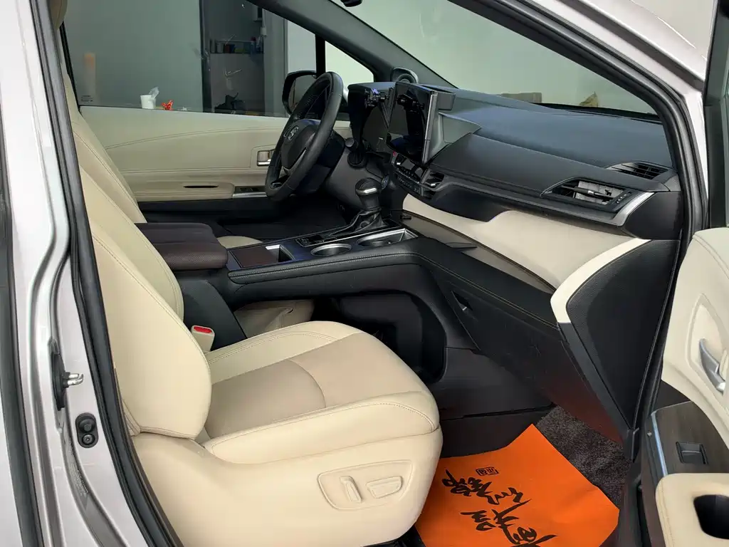 Toyota Sienna — миниатюра 4