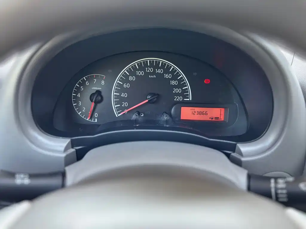Nissan Sunny — миниатюра 21