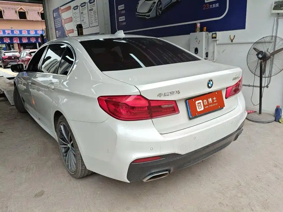 BMW 5 Series — миниатюра 7