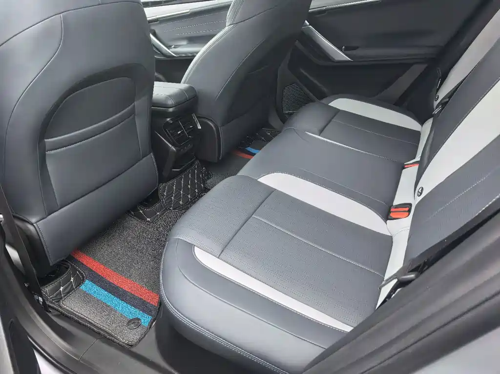 Geely Boyue L — миниатюра 8