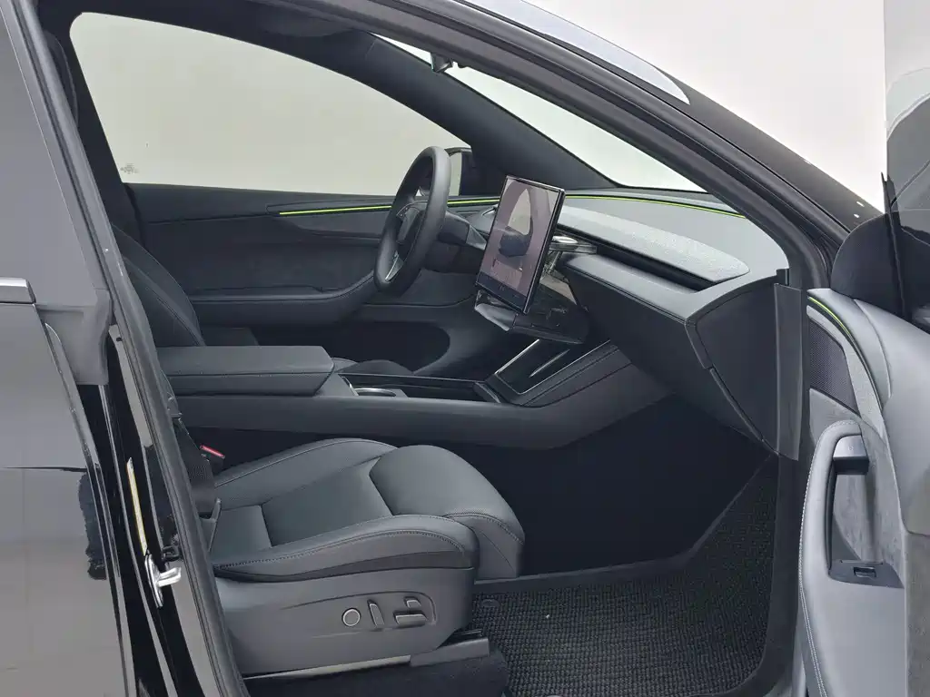 Tesla Model Y L — миниатюра 12