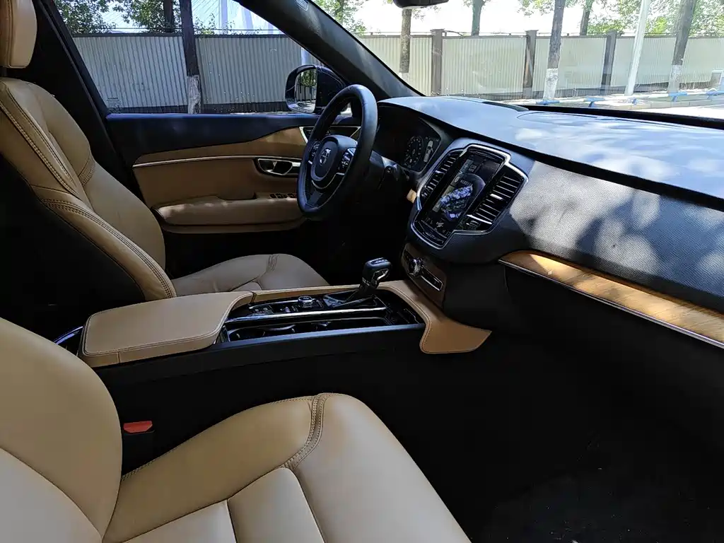 Volvo XC90 2018 T6 7 мест