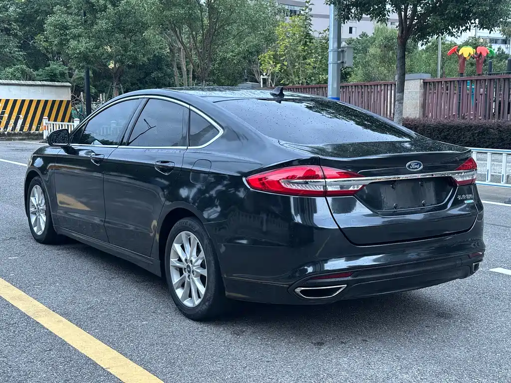 Ford Mondeo — миниатюра 8