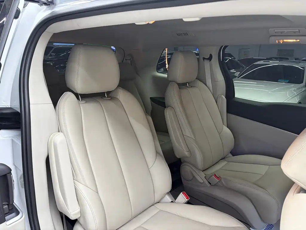 Buick GL8 — миниатюра 8