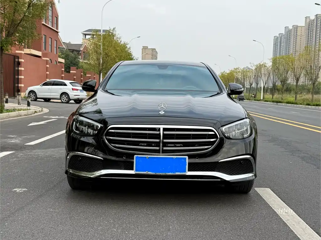 Mercedes-Benz E-Class — миниатюра 2