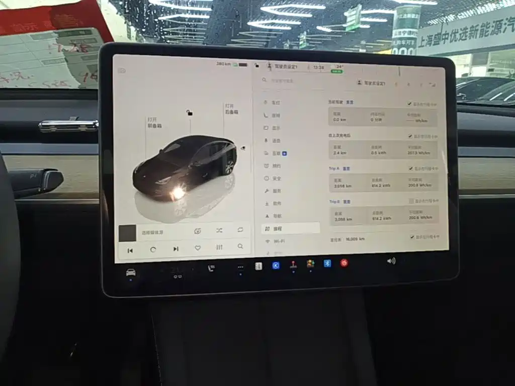 Tesla Model Y — миниатюра 13