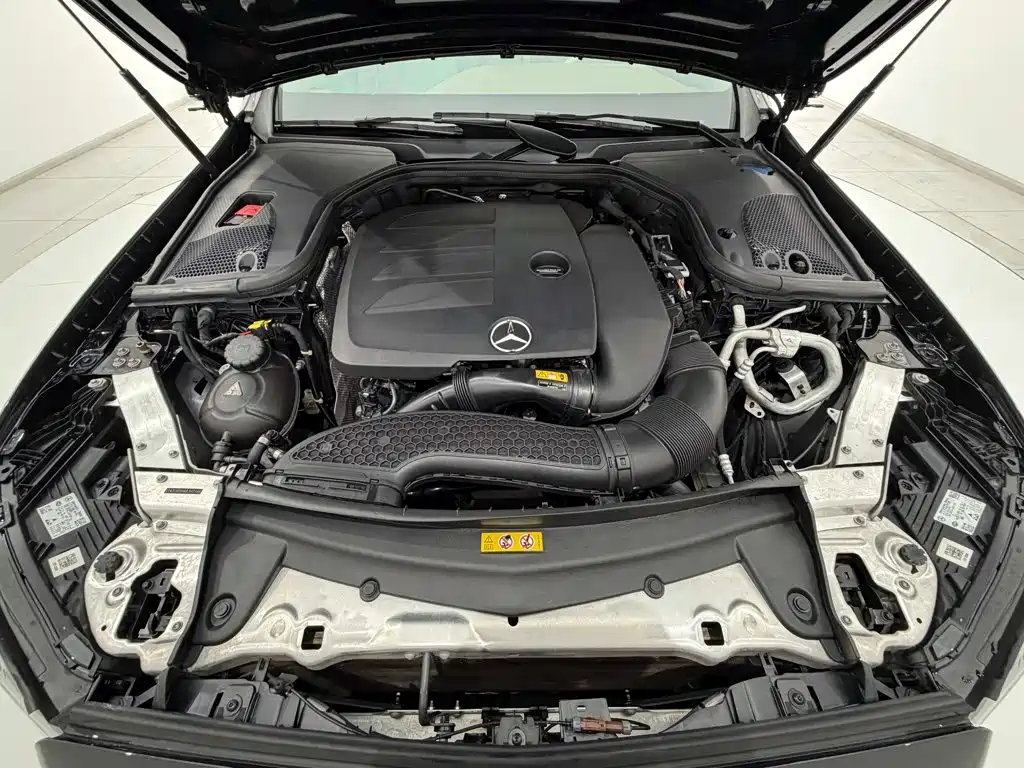 Mercedes-Benz E-Class — миниатюра 12