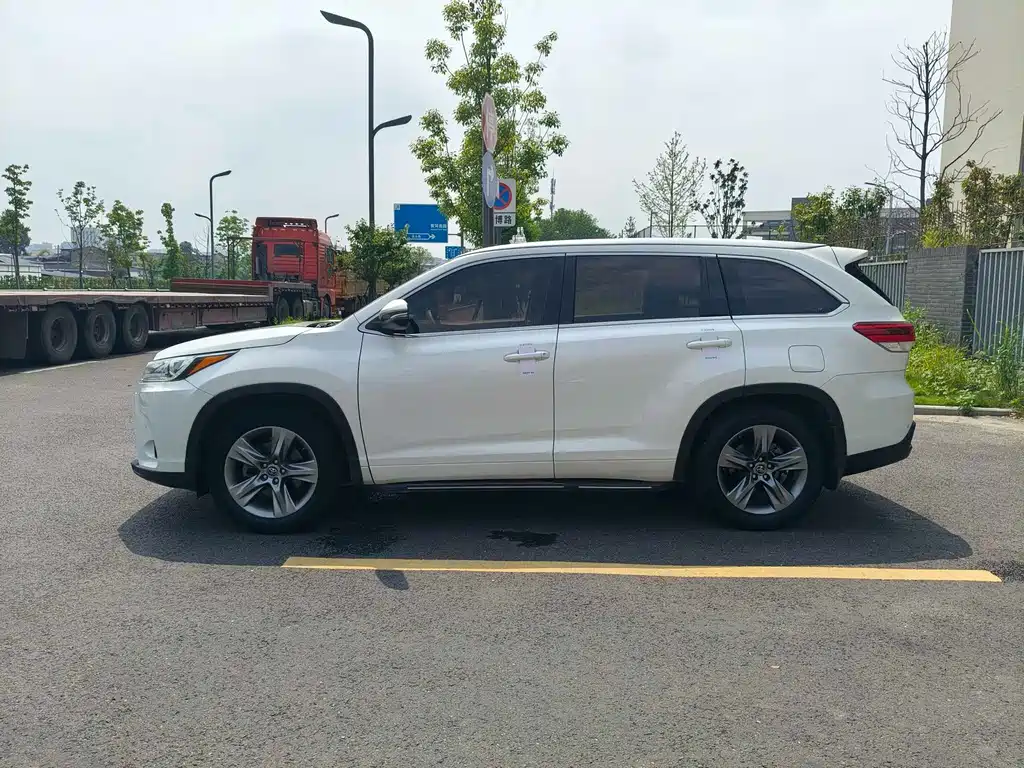 Toyota Highlander — миниатюра 15