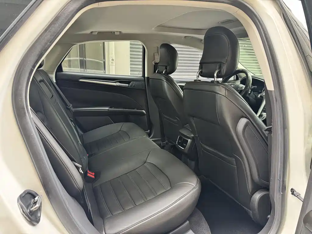 Ford Mondeo — миниатюра 12