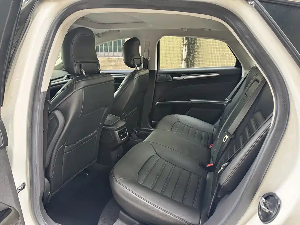 Ford Mondeo — миниатюра 11