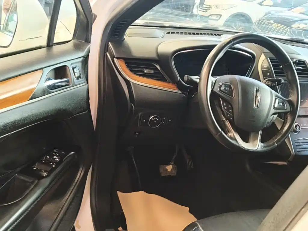 Lincoln MKC — миниатюра 16