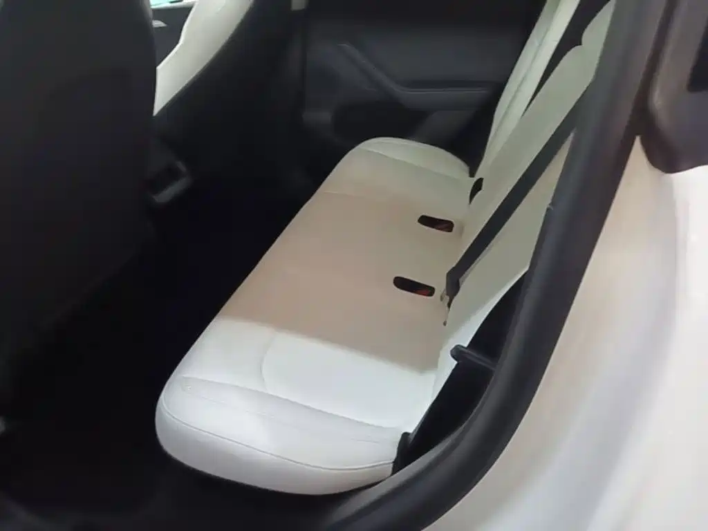 Tesla Model Y — миниатюра 17