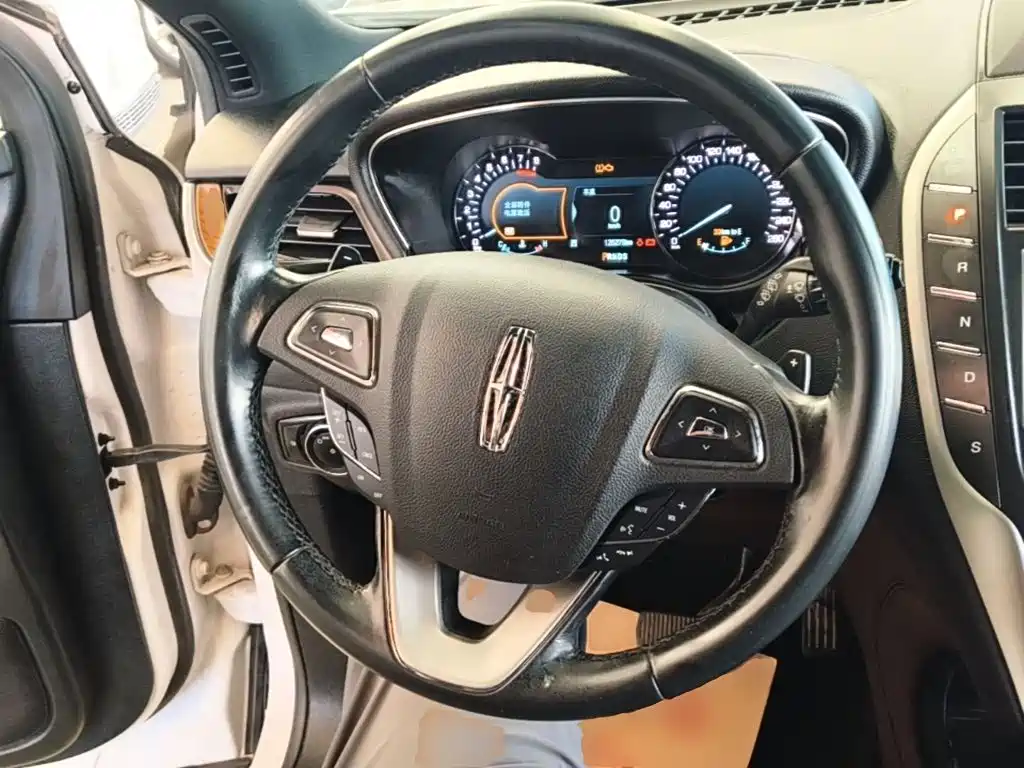 Lincoln MKC — миниатюра 11
