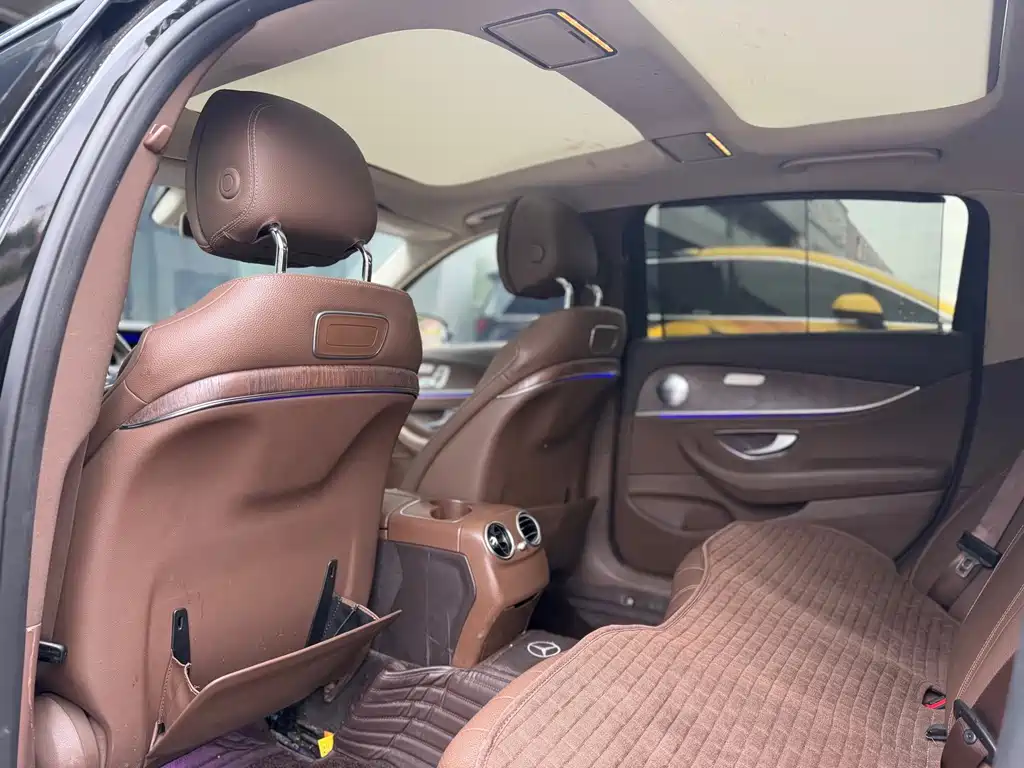 Mercedes-Benz E-Class — миниатюра 8