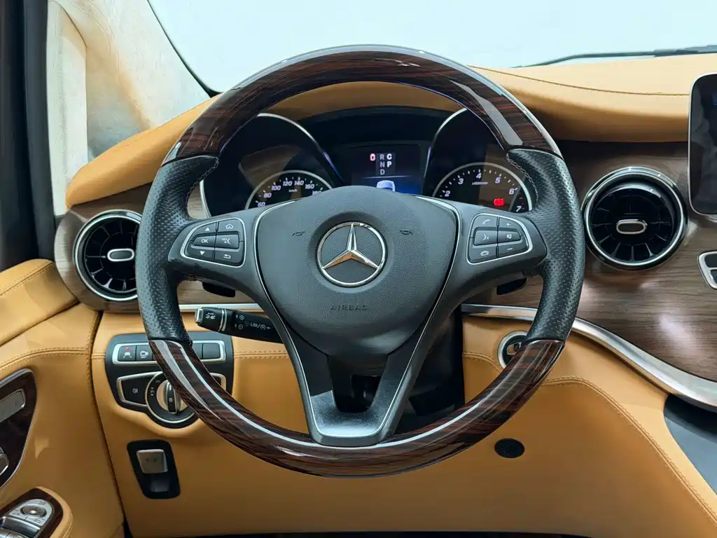Mercedes-Benz V-Class — миниатюра 11