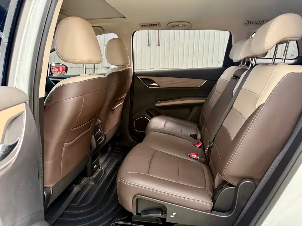 BYD MAX New Energy — миниатюра 10
