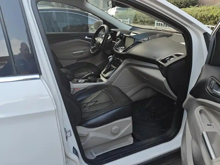 Ford Kuga — миниатюра 8