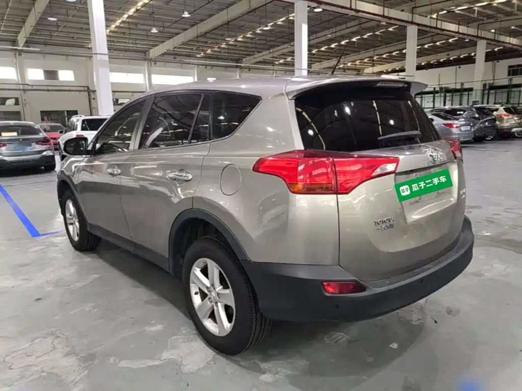 Toyota RAV4 — миниатюра 5