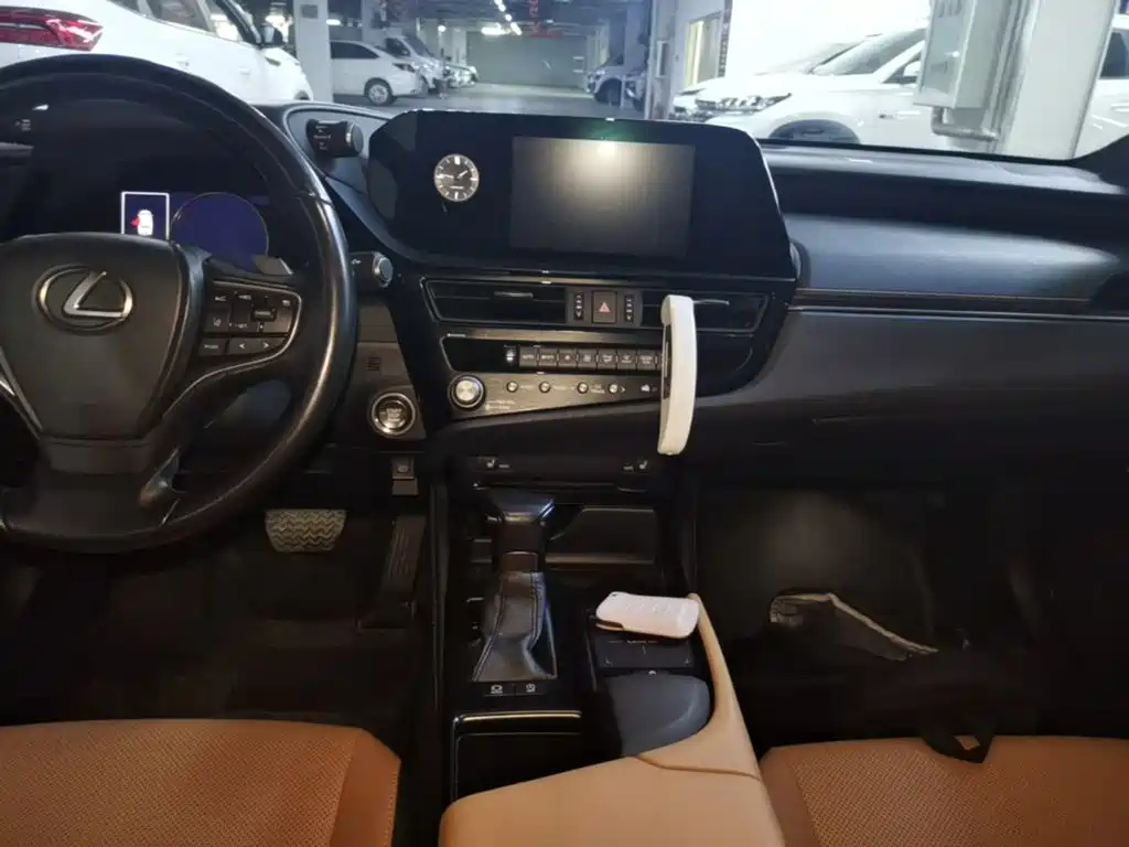 Lexus ES — миниатюра 13