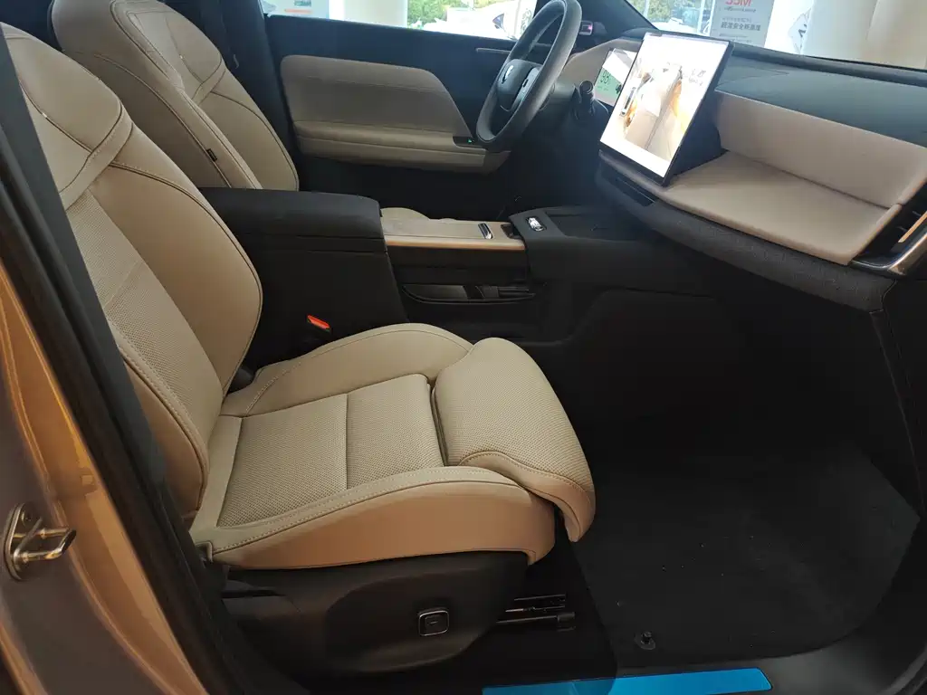Volvo XC70 PHEV — миниатюра 8