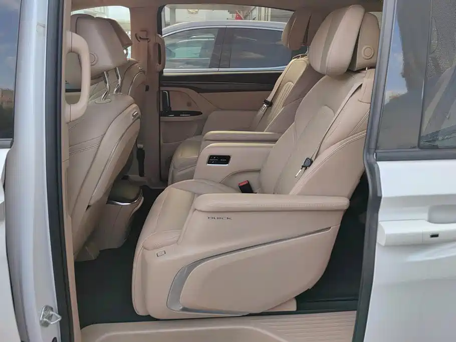 Buick GL8 Hybrid — миниатюра 11