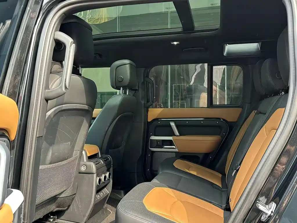 Land Rover Defender — миниатюра 7