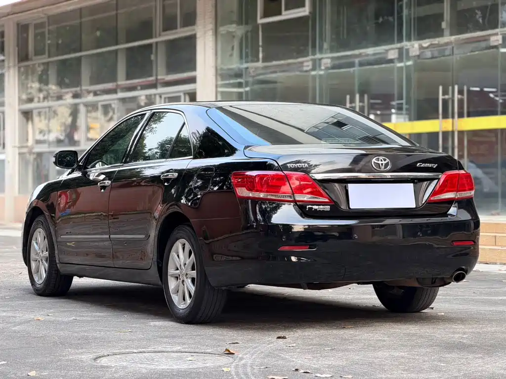 Toyota Camry — миниатюра 14
