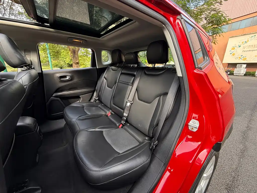 Jeep Compass — миниатюра 8