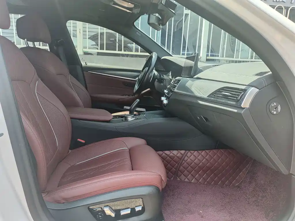 BMW 5 Series — миниатюра 16