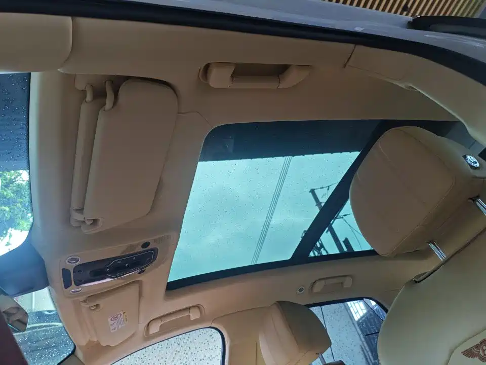 Bentley Bentayga — миниатюра 13
