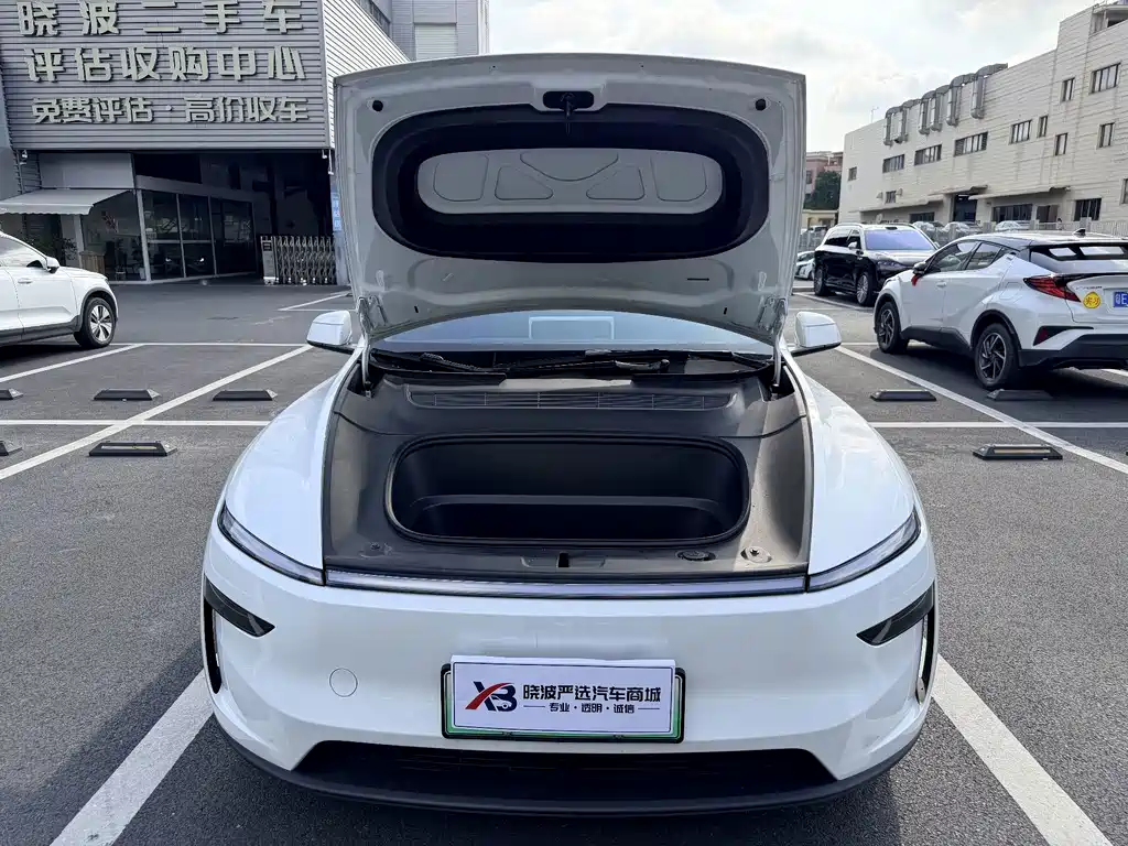 Tesla Model Y — миниатюра 9