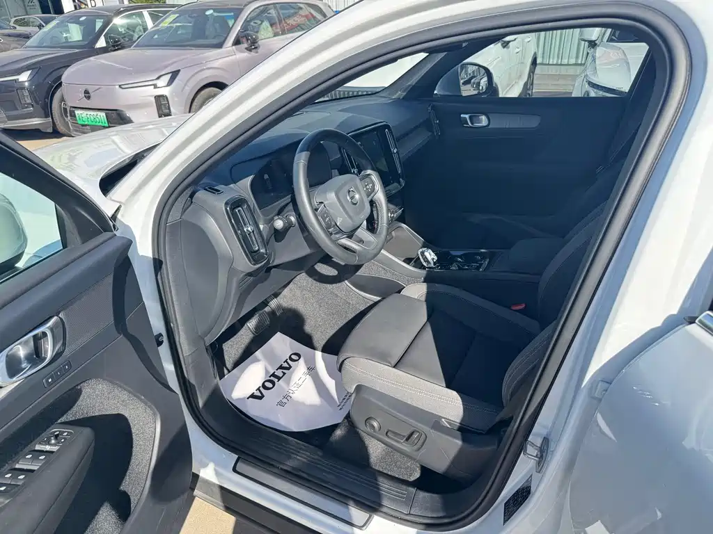 Volvo XC40 — миниатюра 3