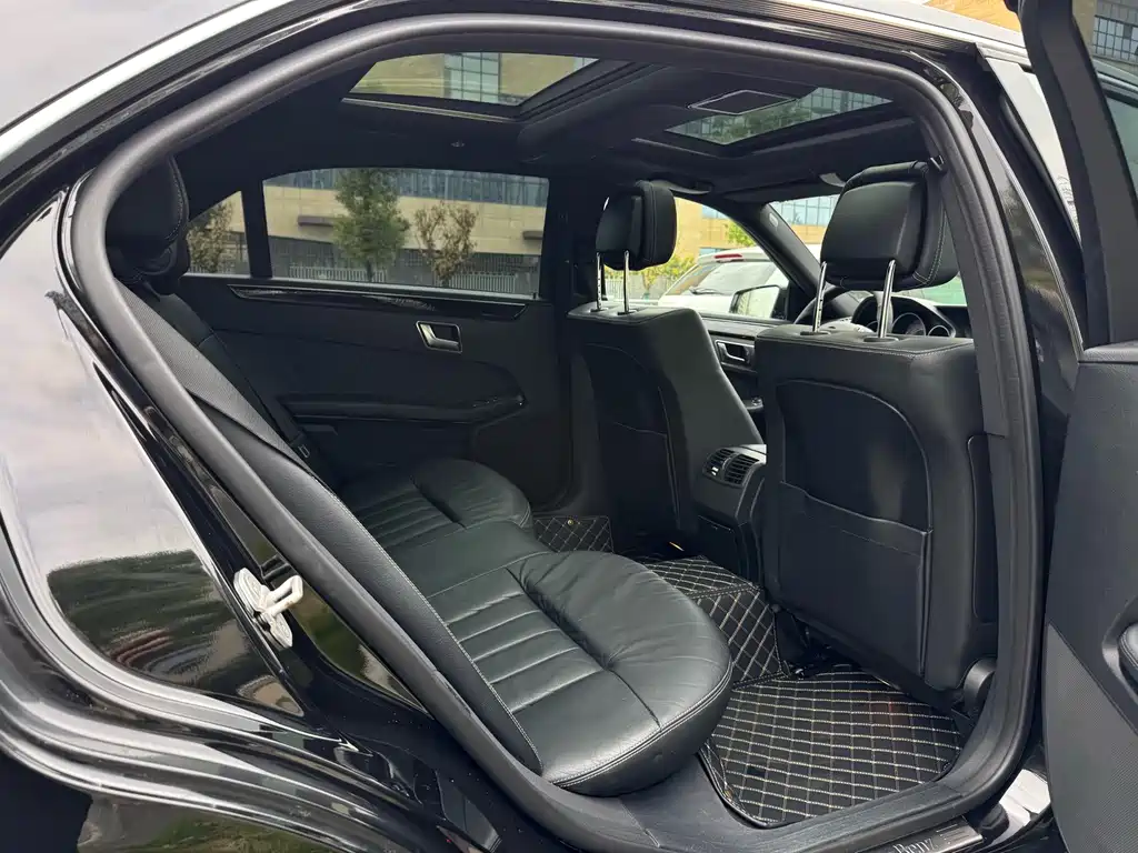 Mercedes-Benz E-Class — миниатюра 12