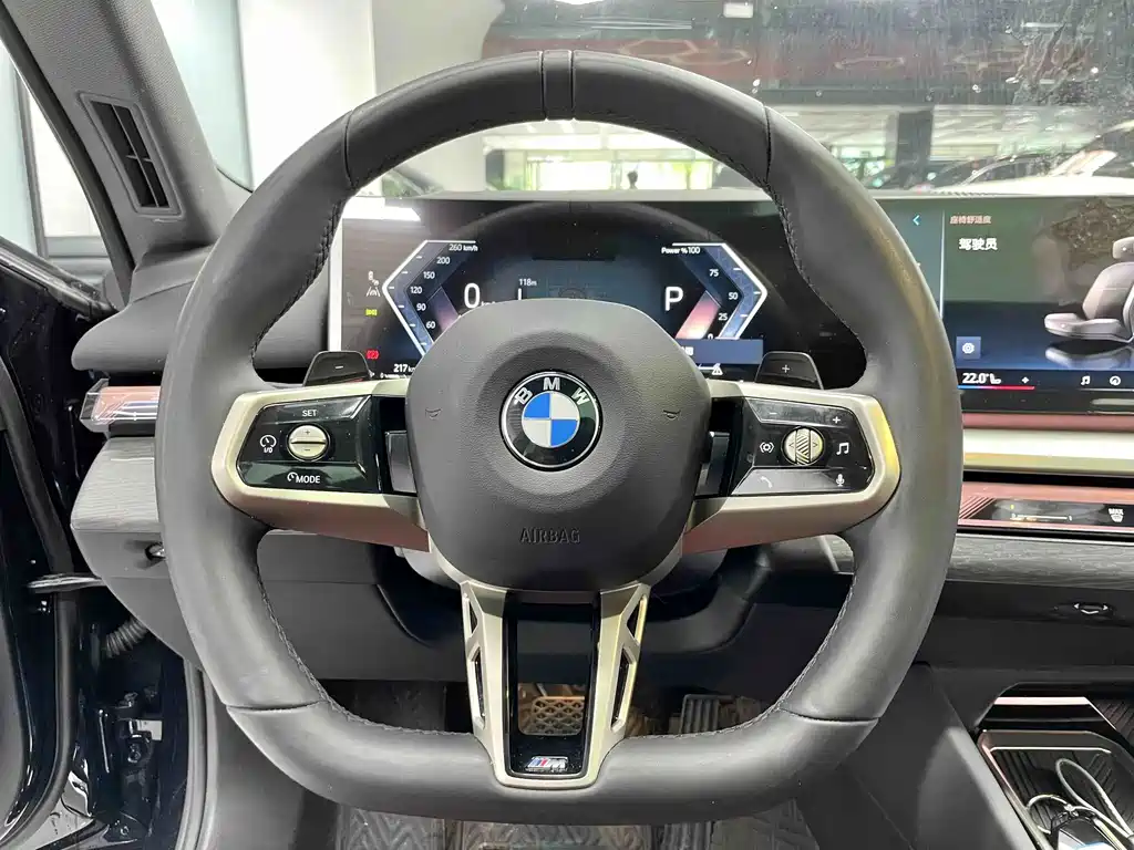BMW 5 Series — миниатюра 17
