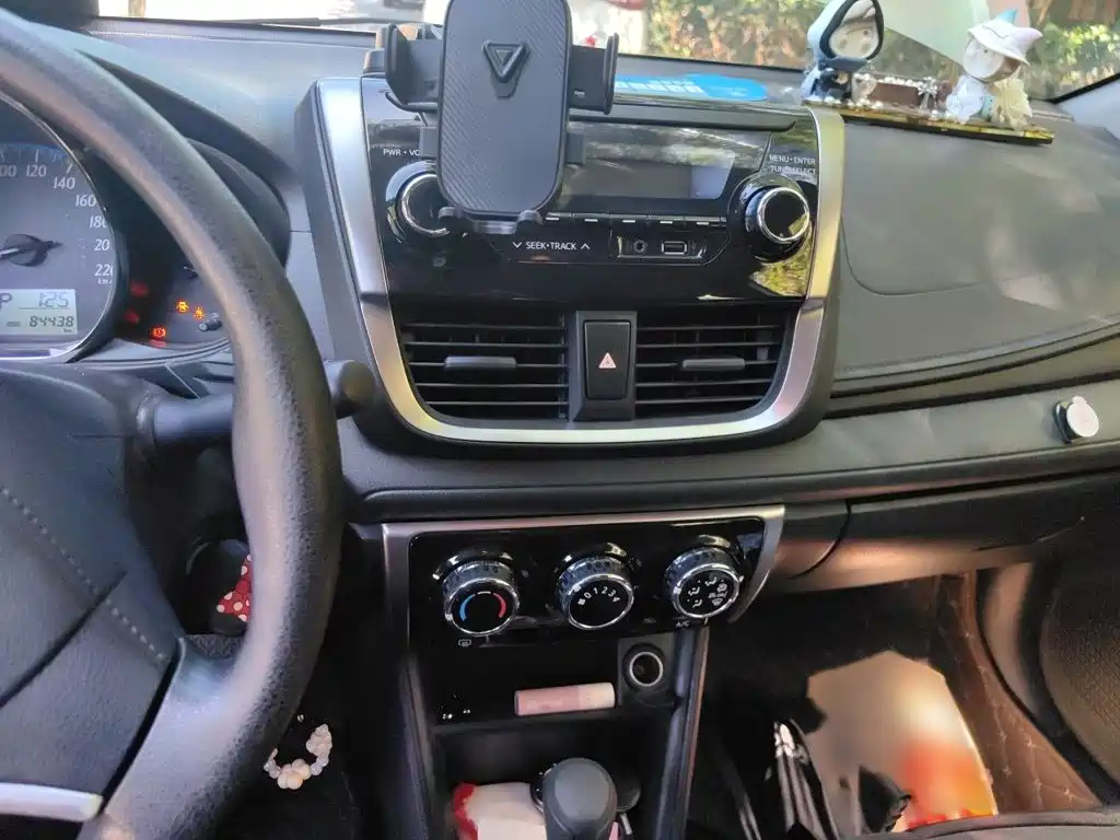 Toyota Yaris L — миниатюра 6