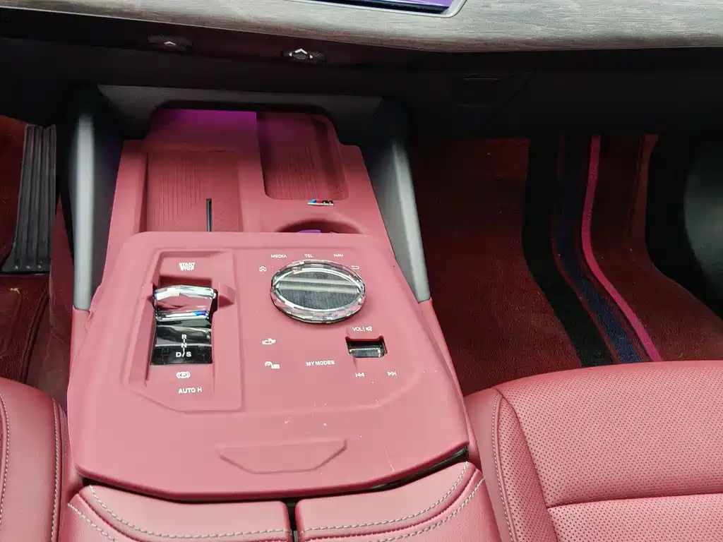 BMW 5 Series — миниатюра 12
