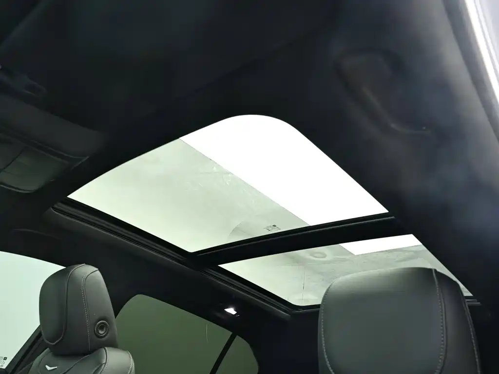 Cadillac XT4 — миниатюра 12