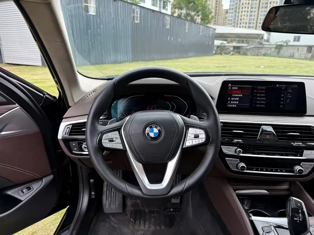 BMW 5 Series — миниатюра 10