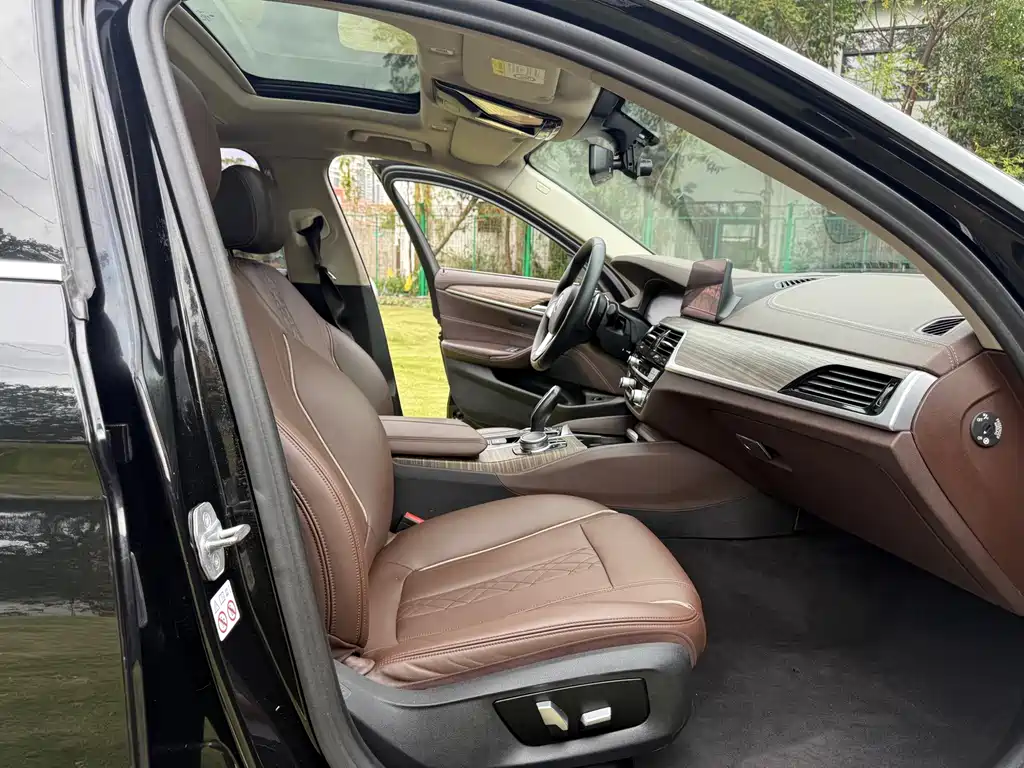 BMW 5 Series — миниатюра 12