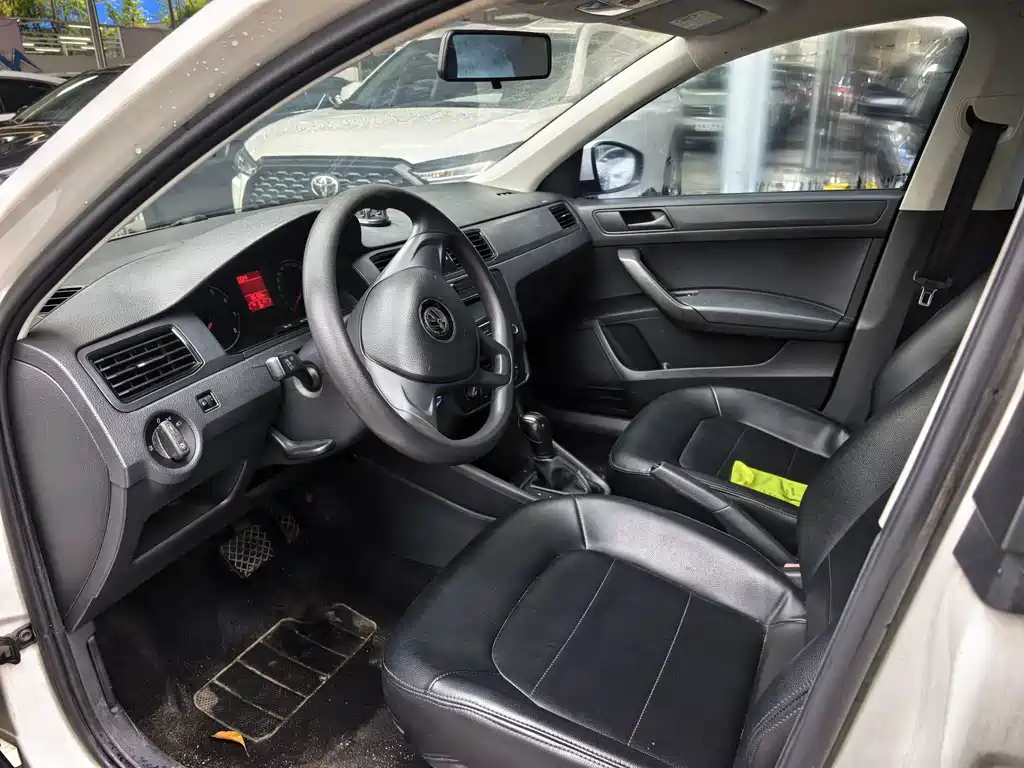 Volkswagen Santana — миниатюра 8