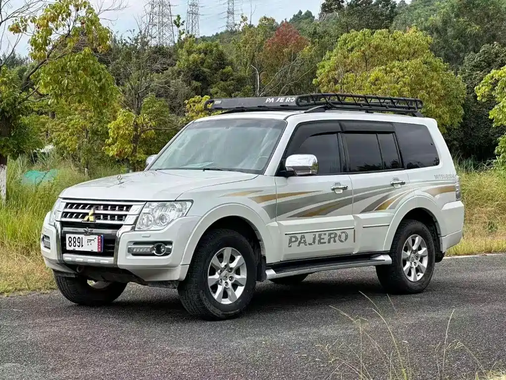 Mitsubishi Pajero (Import)