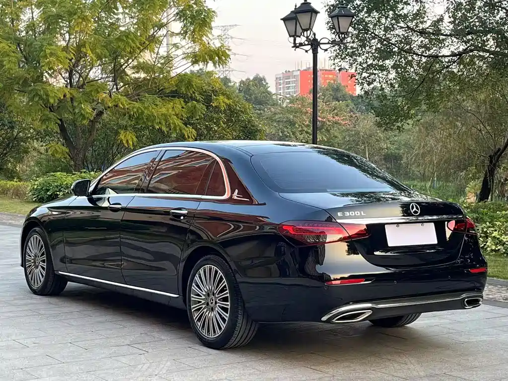 MERCEDES-BENZ E CLASS