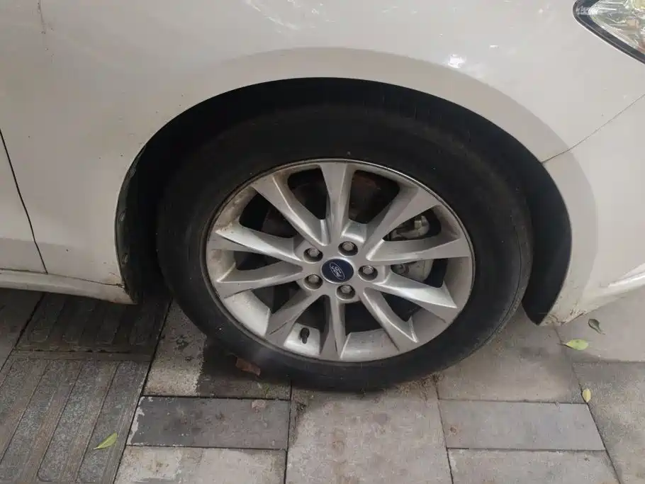 Ford Mondeo — миниатюра 6
