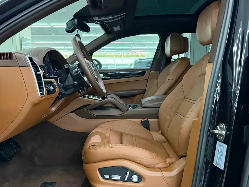 Porsche Cayenne — миниатюра 4