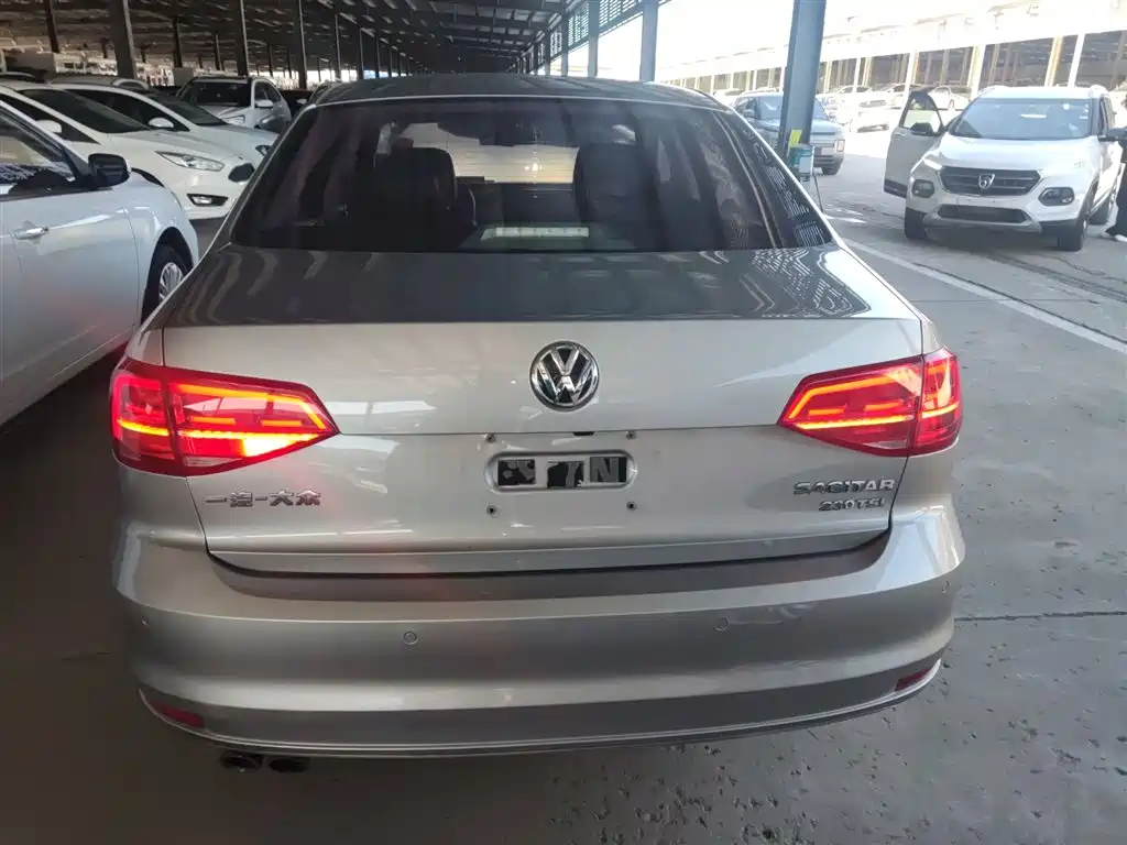 Volkswagen Sagitar 2015 230TSI AT Luxury