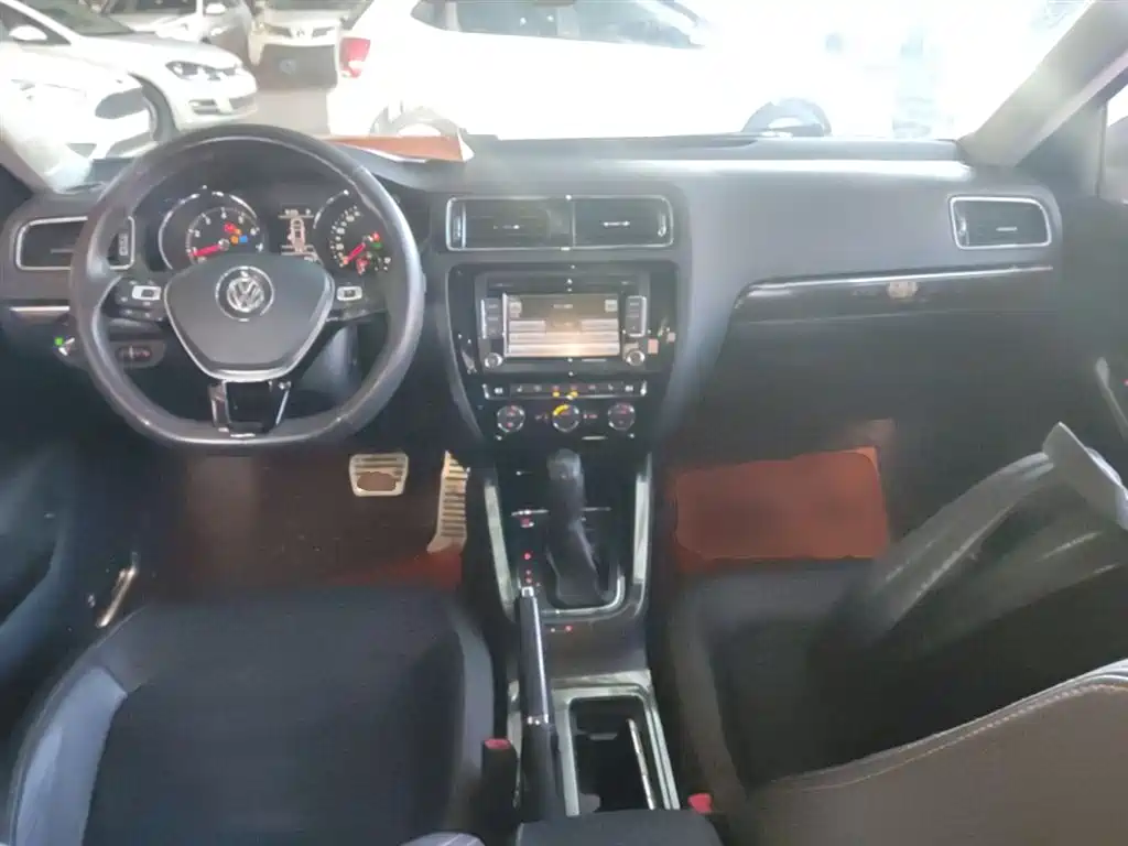 Volkswagen Sagitar 2015 230TSI AT Luxury