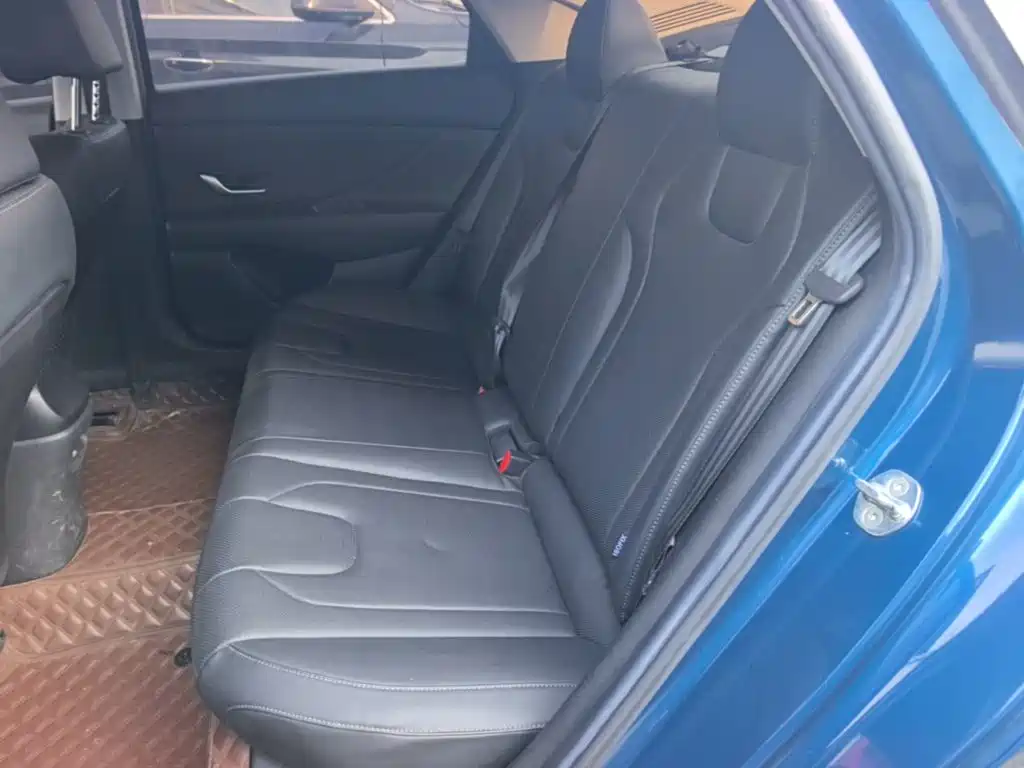 Hyundai Elantra — миниатюра 17